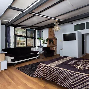 Hotel 8 House